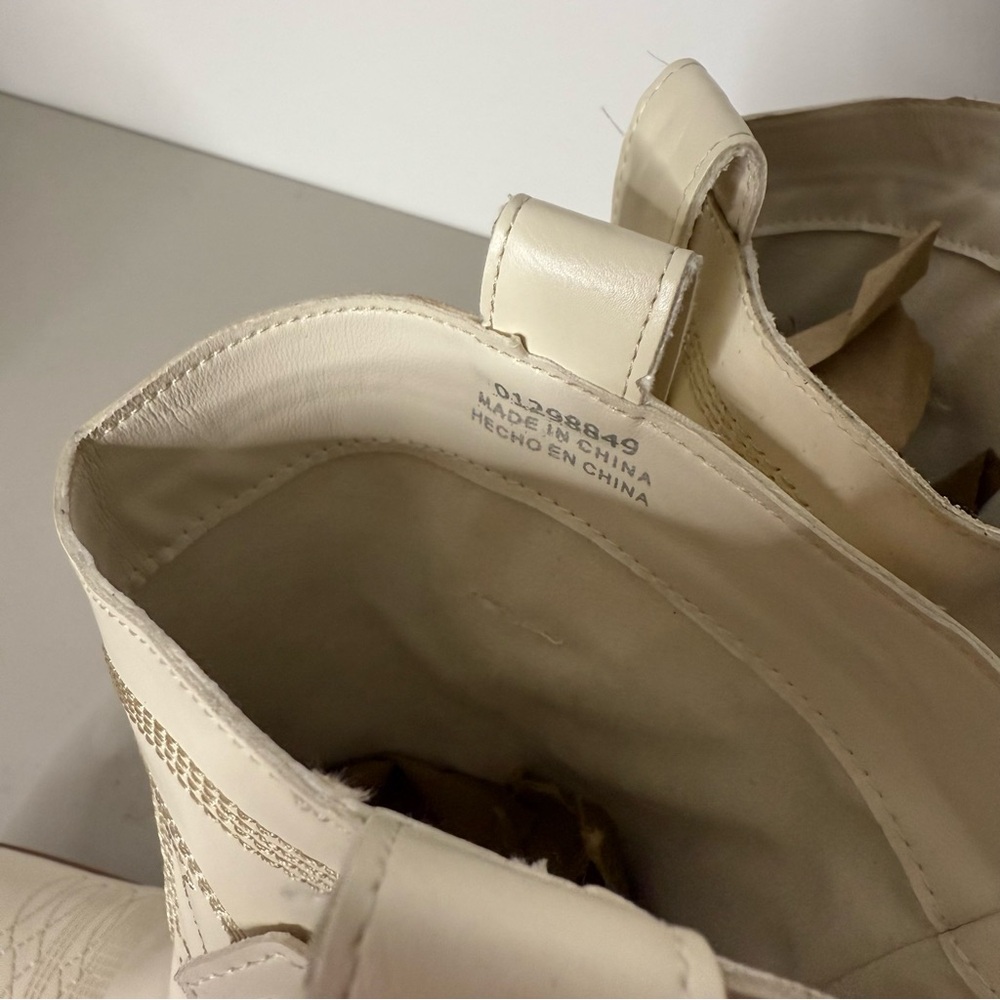 Forever 21 Stylish Cream Western Boots‎ - Picture 5 of 6